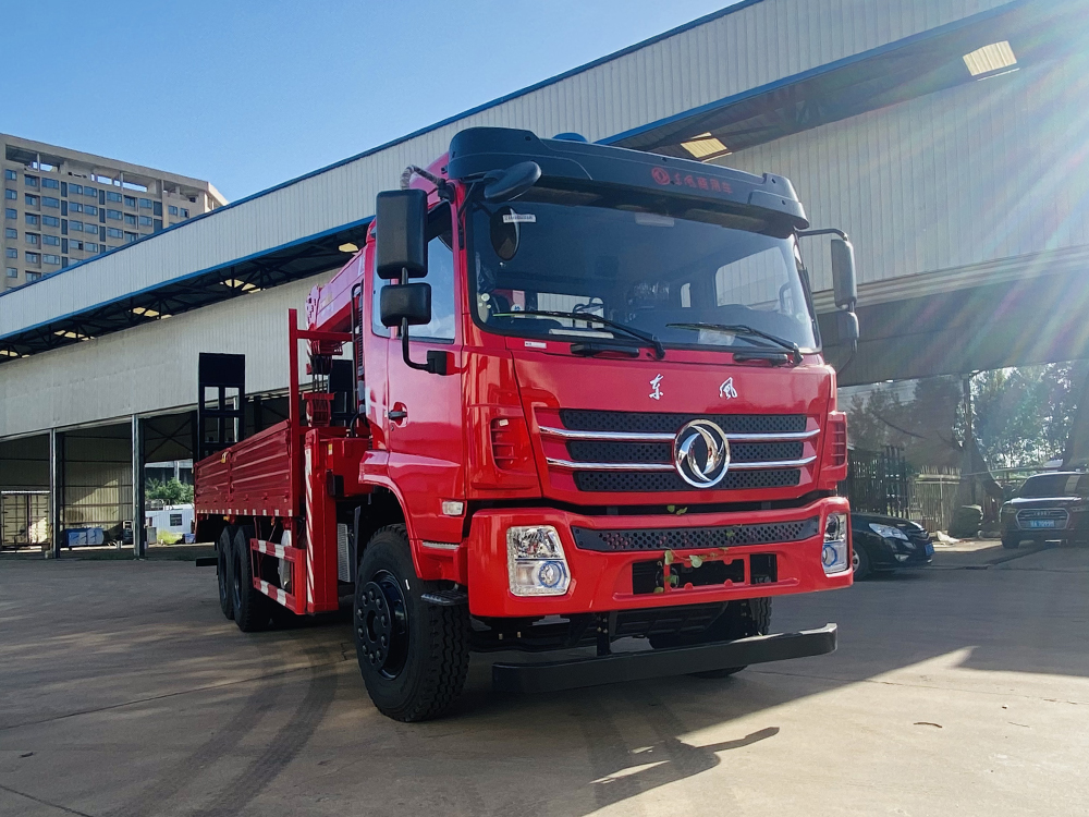 國(guó)六東風(fēng)K5后八輪長(zhǎng)威12噸五節(jié)直臂吊機(jī)隨車吊